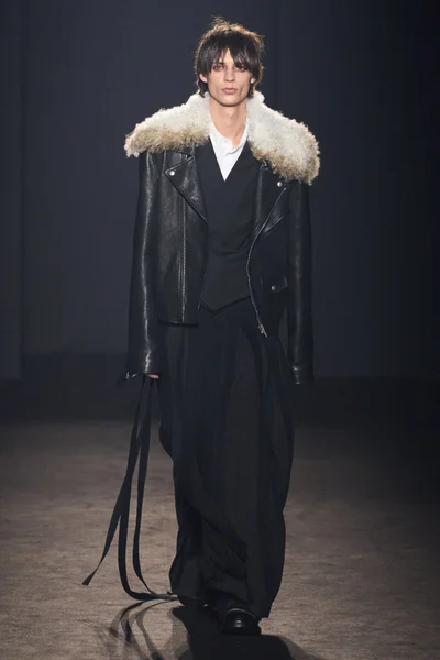 Look 3